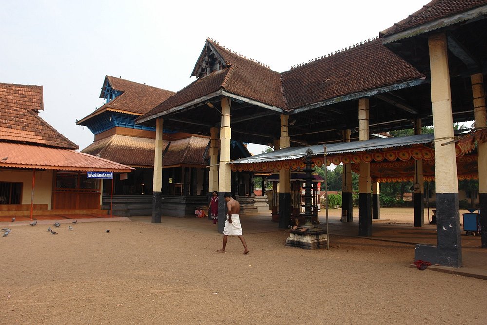 Aranmula Parthasarathy Temple destination in Pathanamthitta