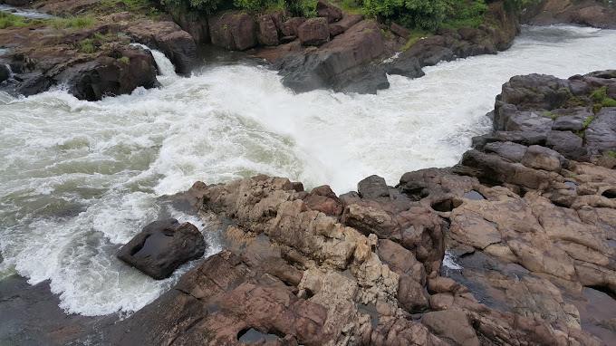 Perunthenaruvi Waterfalls